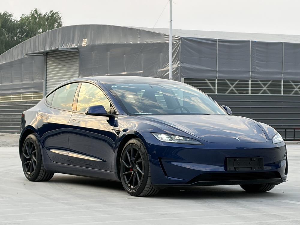 Tesla Model 3 2024 car image #3
