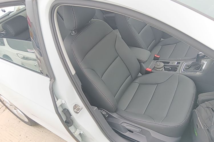 Volkswagen Golf 2016 car image #24