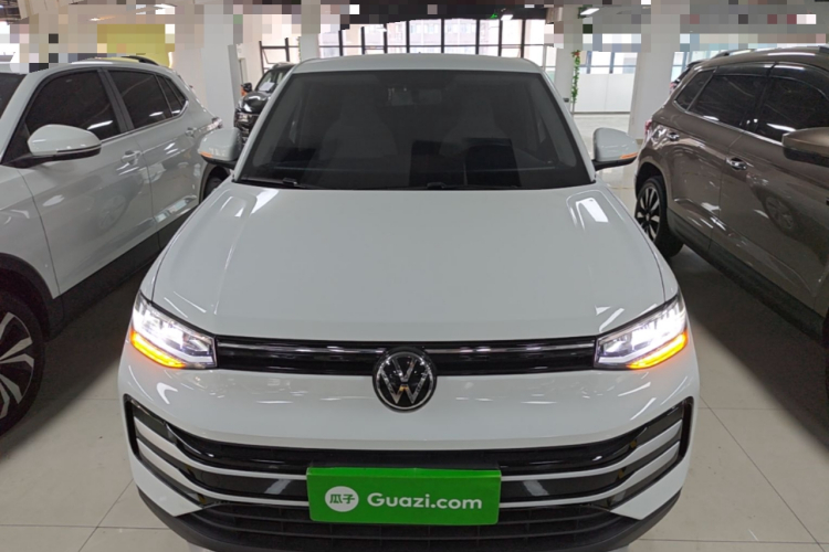 Volkswagen Tharu 2025 car image #3