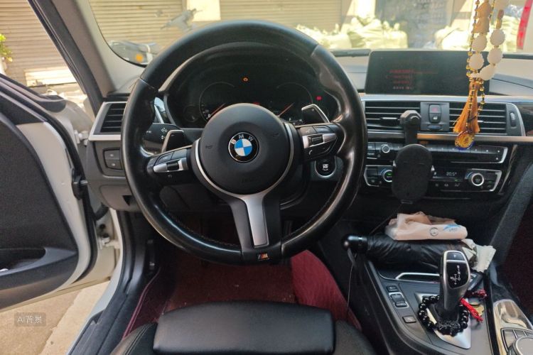 BMW 3 Series 2018 car image #12