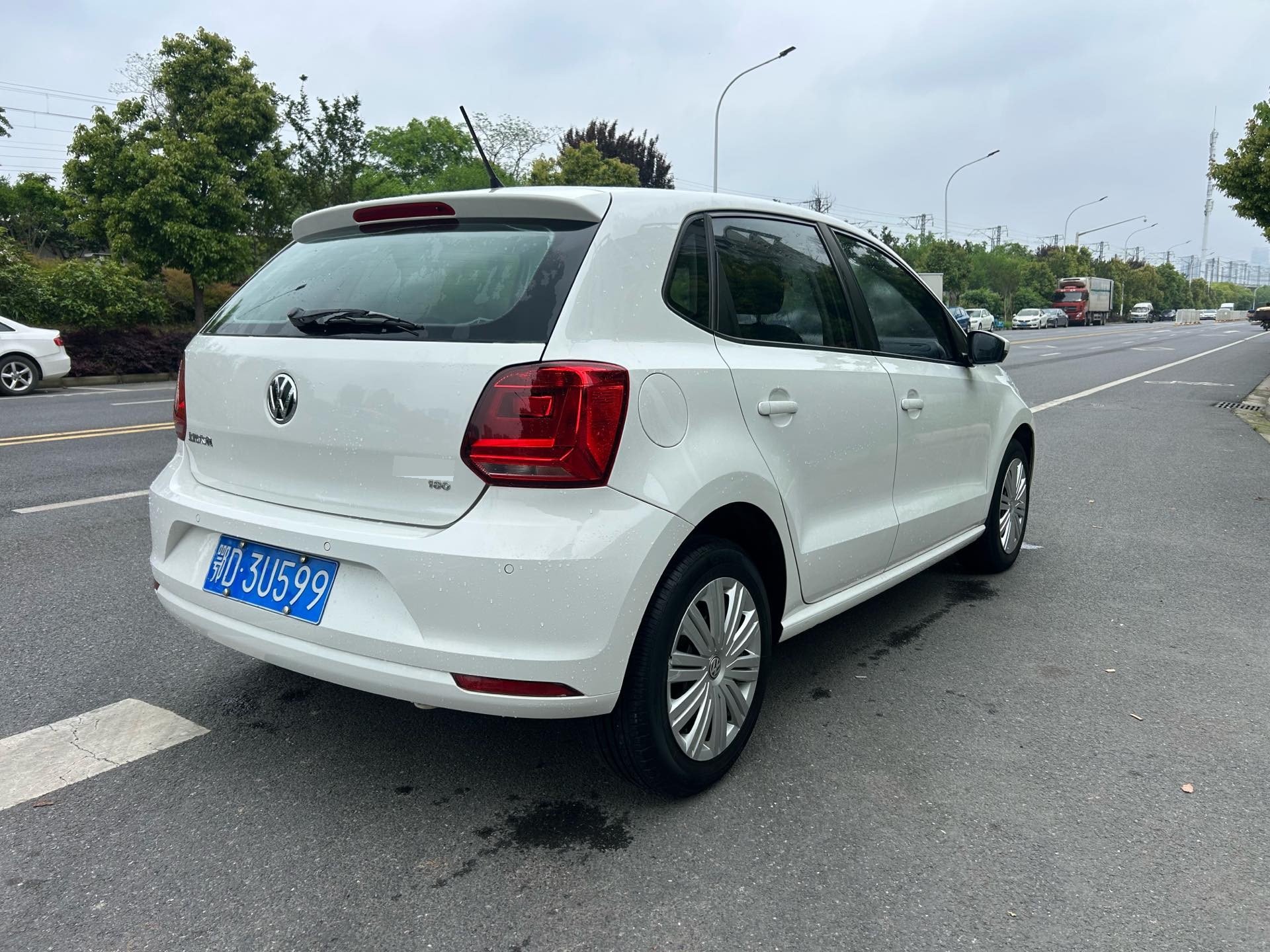 Volkswagen Polo 2016 car image #9