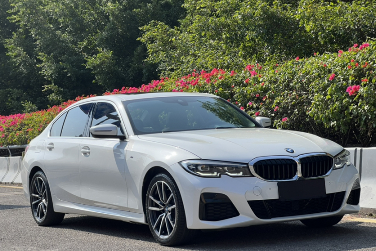 BMW 3 Series 2022 car image #8