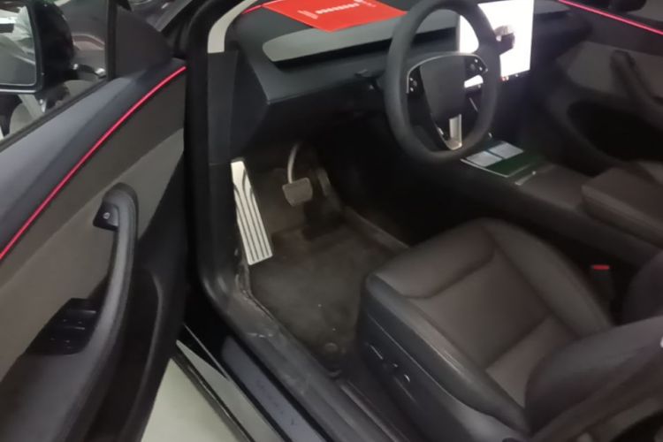 Tesla Model Y 2025 #12 Tesla Model Y 2025 car image #12