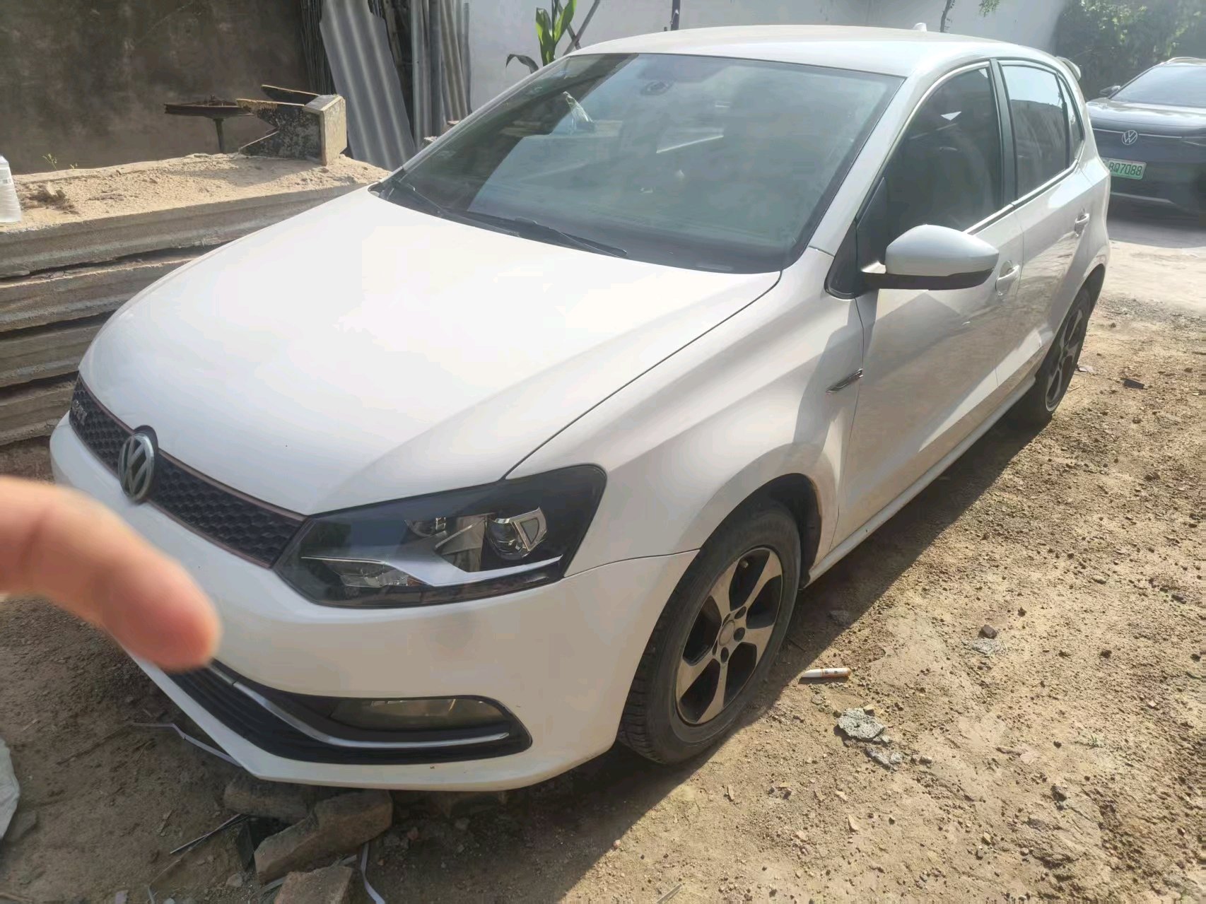 Volkswagen Polo 2015 car image 