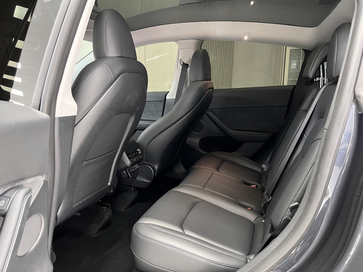 Tesla Model Y 2025 #5 Tesla Model Y 2025 car image #5