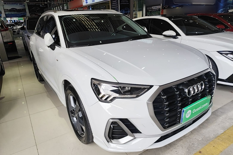 Audi Q3 2020 car image #4
