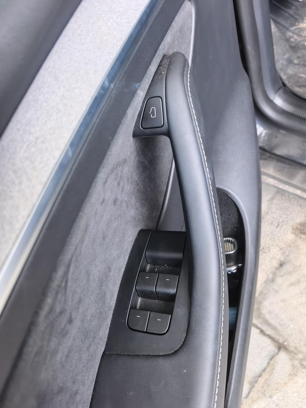 Tesla Model Y 2024 #9 Tesla Model Y 2024 car image #9