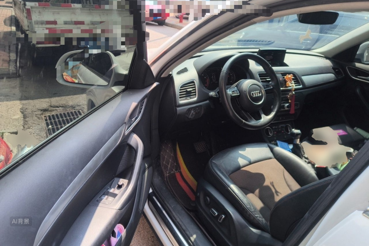 Audi Q3 2018 car image #18