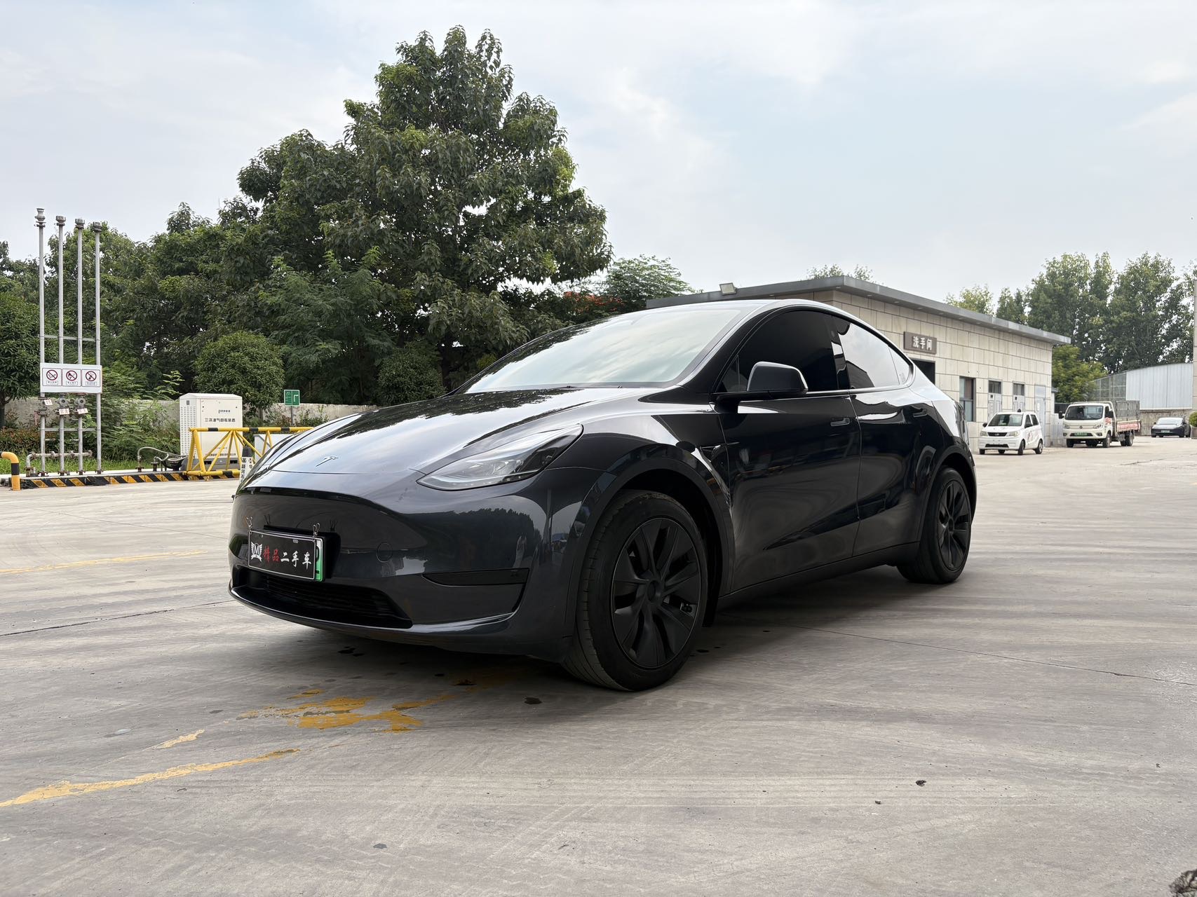 Tesla Model Y 2024 car image 