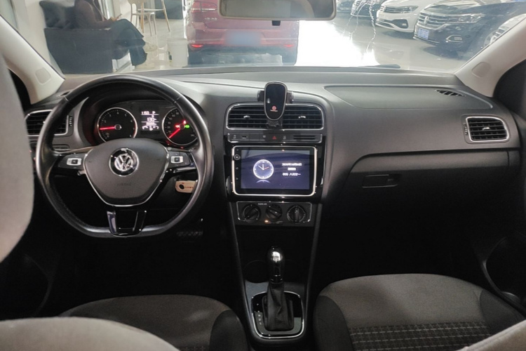 Volkswagen Polo 2018 car image #10