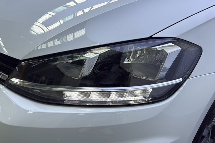 Volkswagen Golf 2020 car image #10