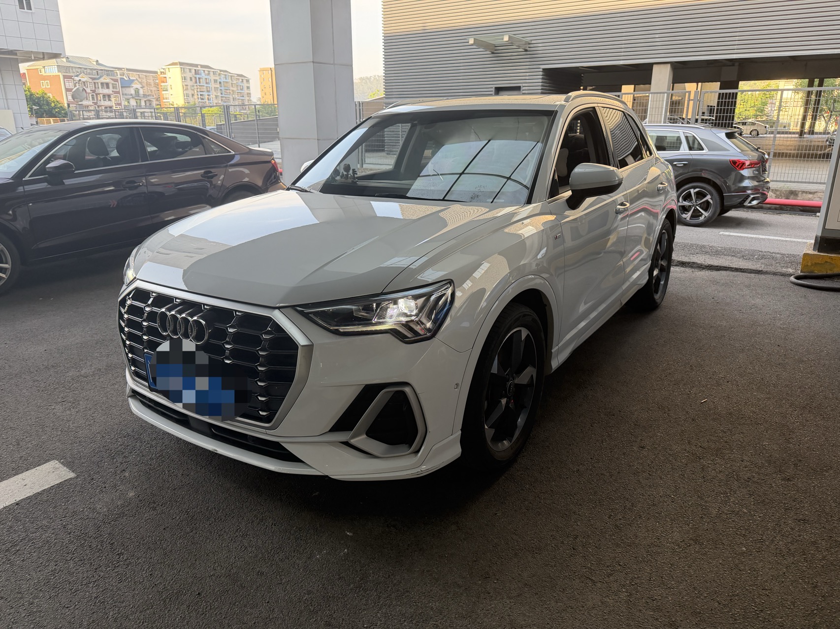 Audi Q3 2023 car image 