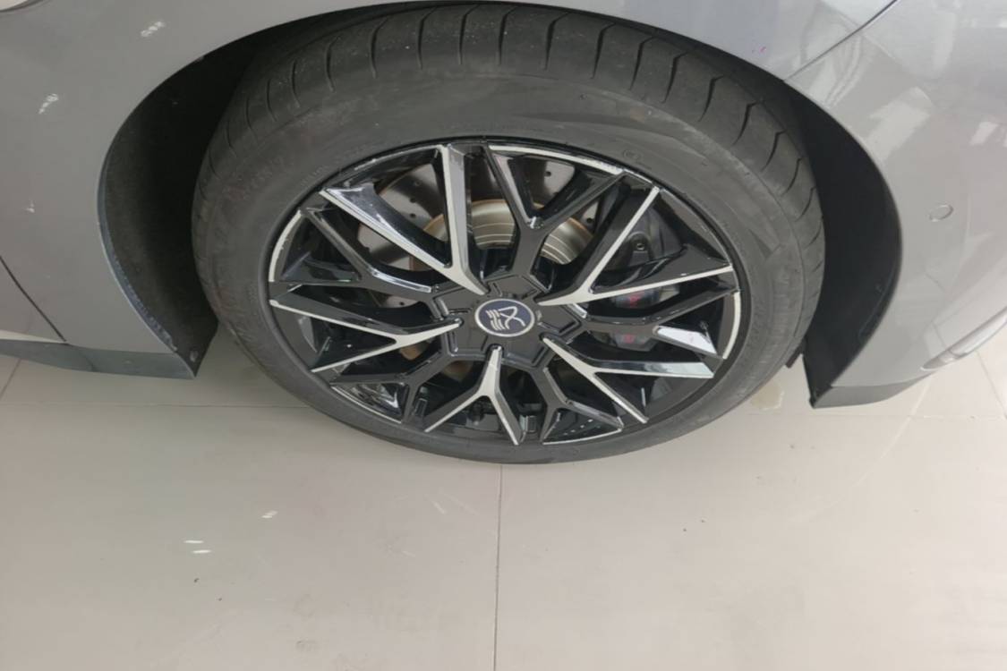 BYD Han 2024 car image #9