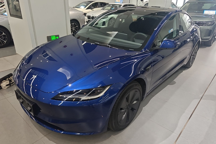 Tesla Model 3 2023 car image #2