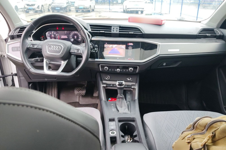 Audi Q3 2021 car image #10