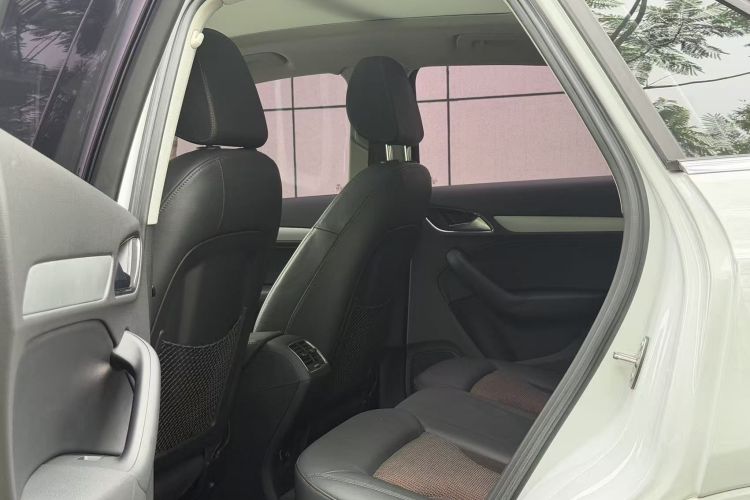Audi Q3 2019 car image #15