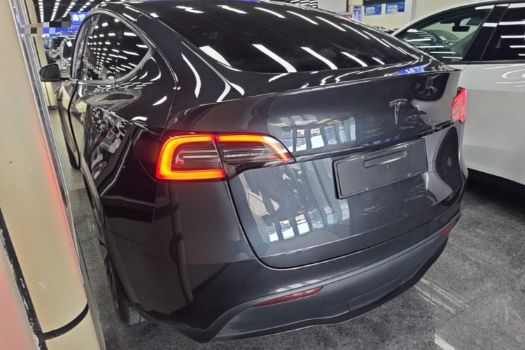 Tesla Model Y 2024 #7 Tesla Model Y 2024 car image #7