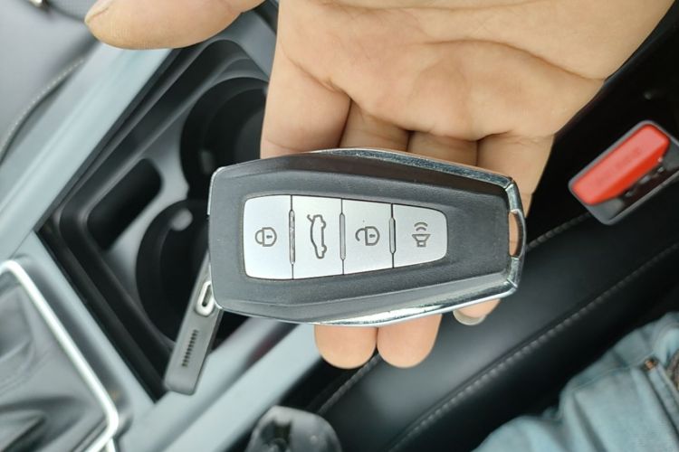 GEELY Emgrand 2020 car image #9