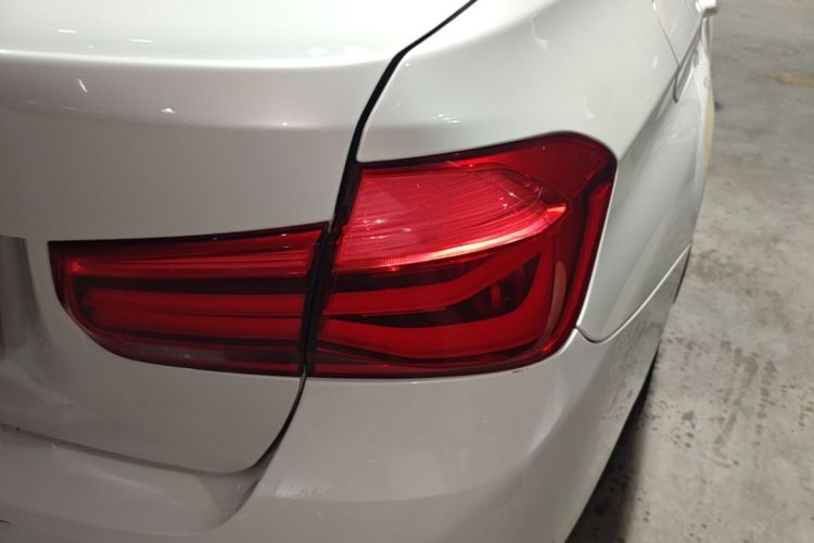 BMW 3 Series 2018 car image #8