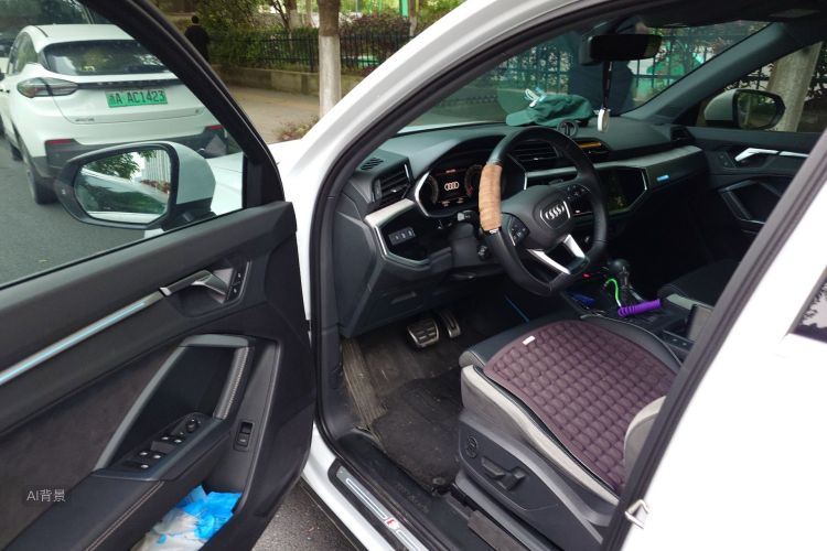 Audi Q3 2024 car image #18