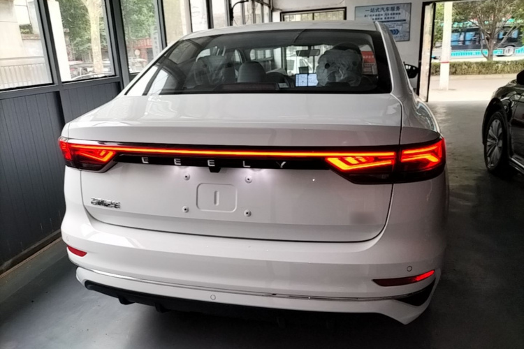 GEELY Emgrand 2026 car image #4