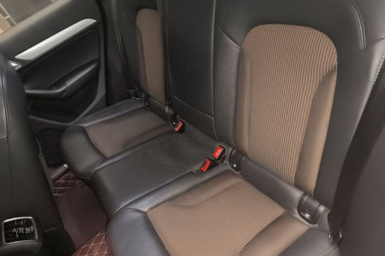 Audi Q3 2019 car image #19