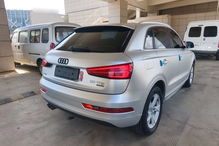 Audi Q3 2018 car image #5