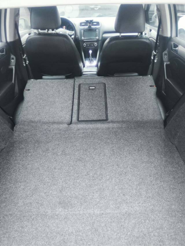 Volkswagen Golf 2012 car image #11