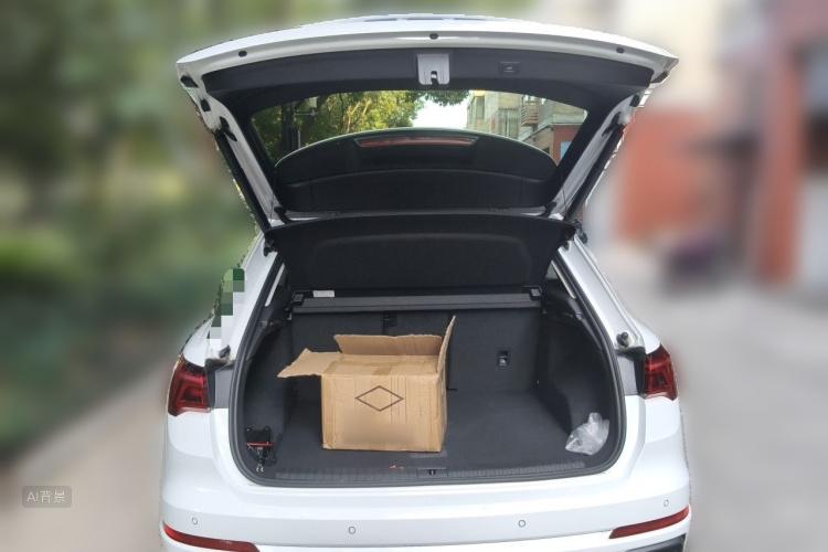 Audi Q3 2021 immagine di auto #21