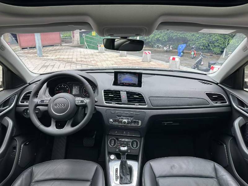 Audi Q3 2018 car image #8