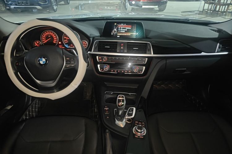 BMW 3 Series 2017 #10 BMW 3 Series 2017 صورة سيارة #10