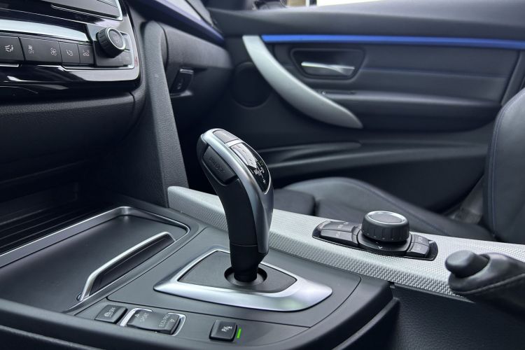 BMW 3 Series 2018 #21 BMW 3 Series 2018 car image #21