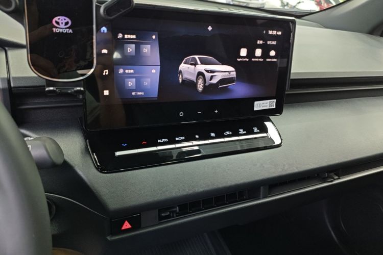 Toyota Corolla Cross 2026 car image #13