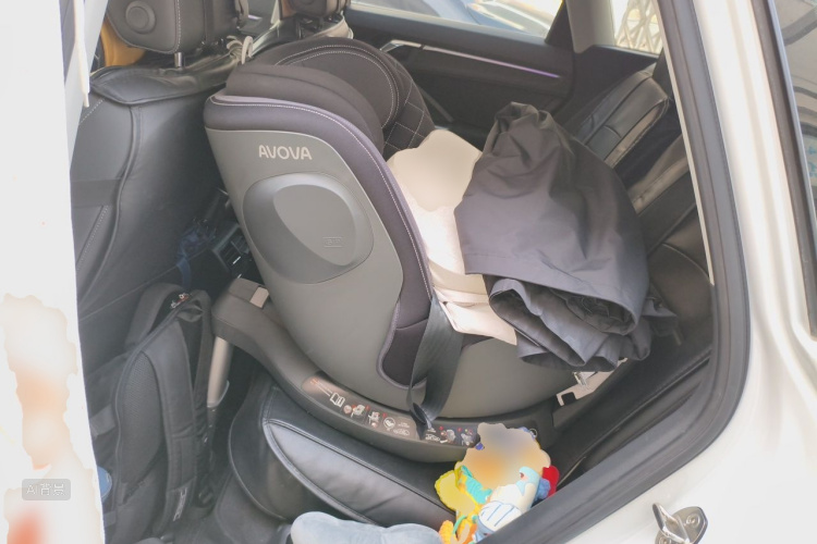 Audi Q3 2019 car image #19