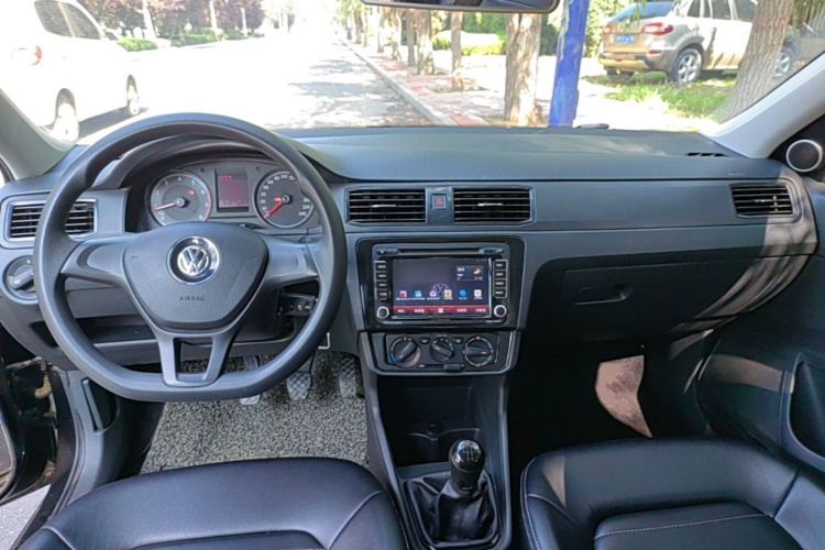 Volkswagen Santana 2017 car image #10