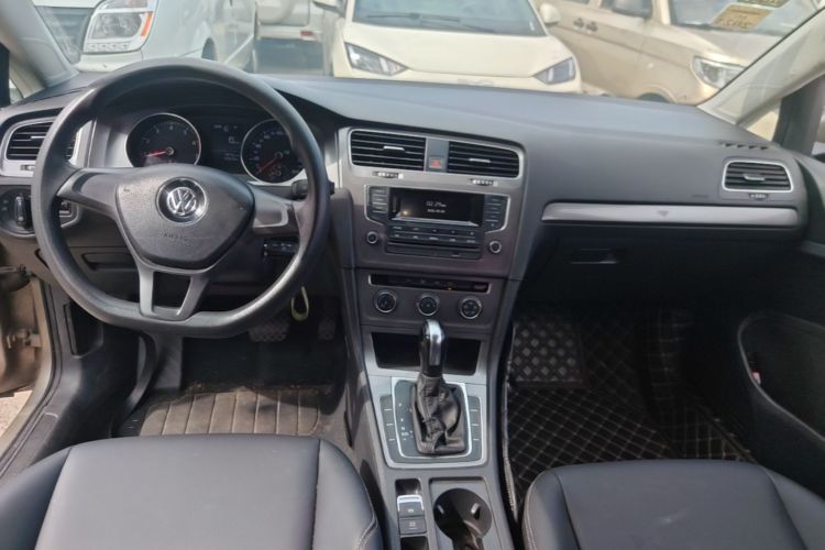 Volkswagen Golf 2017 car image #10