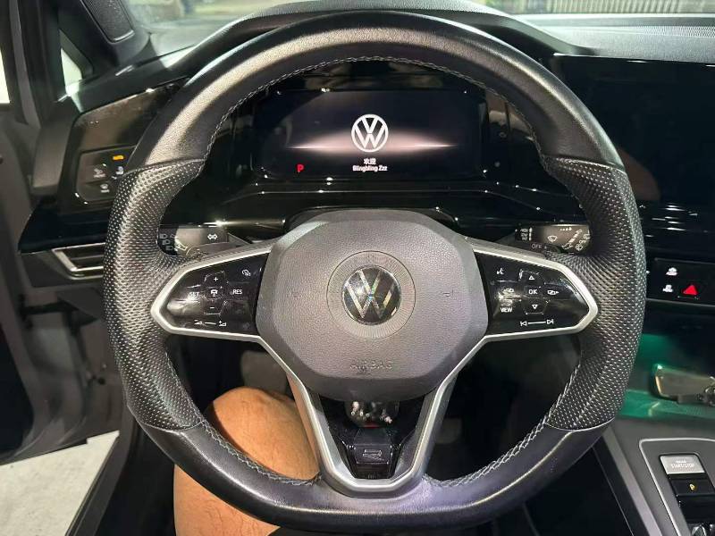 Volkswagen Golf 2022 car image #3