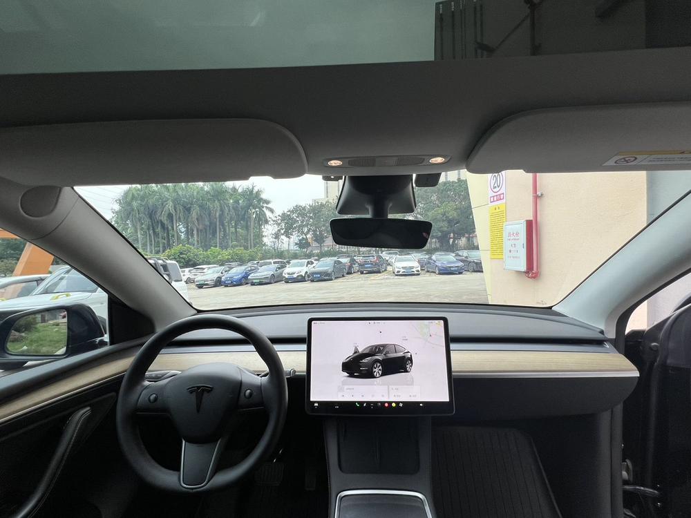 Tesla Model Y 2022 immagine di auto #8