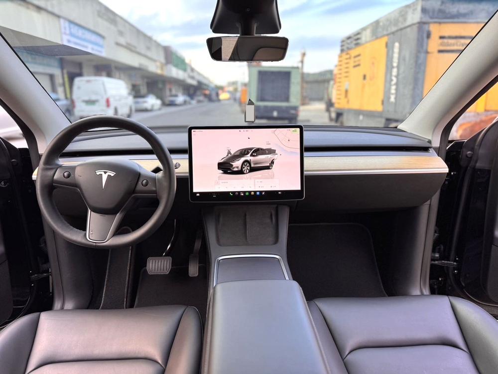 Tesla Model Y 2023 #7 Tesla Model Y 2023 car image #7