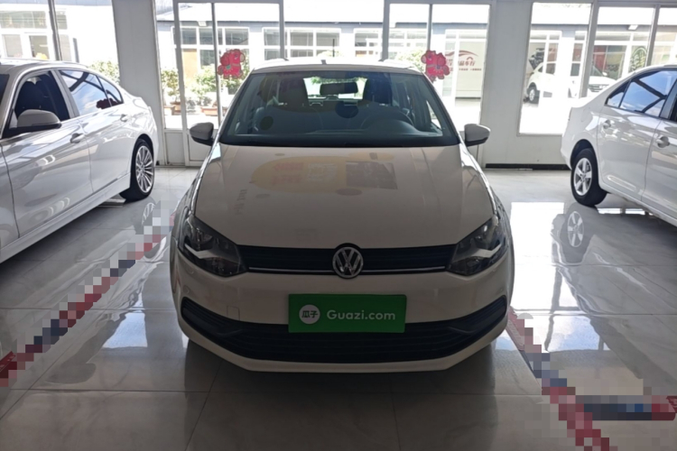 Volkswagen Polo 2015 car image #3