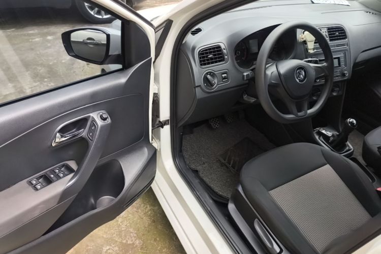 Volkswagen Polo 2015 #16 Volkswagen Polo 2015 car image #16