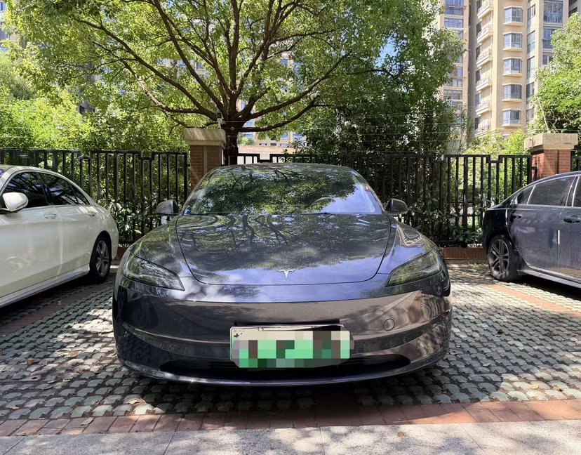 Tesla Model 3 2025 car image #2