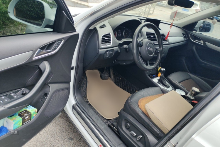 Audi Q3 2019 car image #18