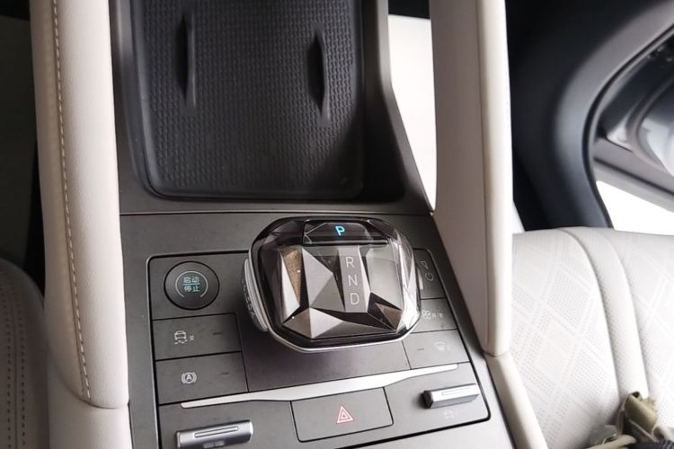 BYD YuanUP 2024 #14 BYD YuanUP 2024 car image #14