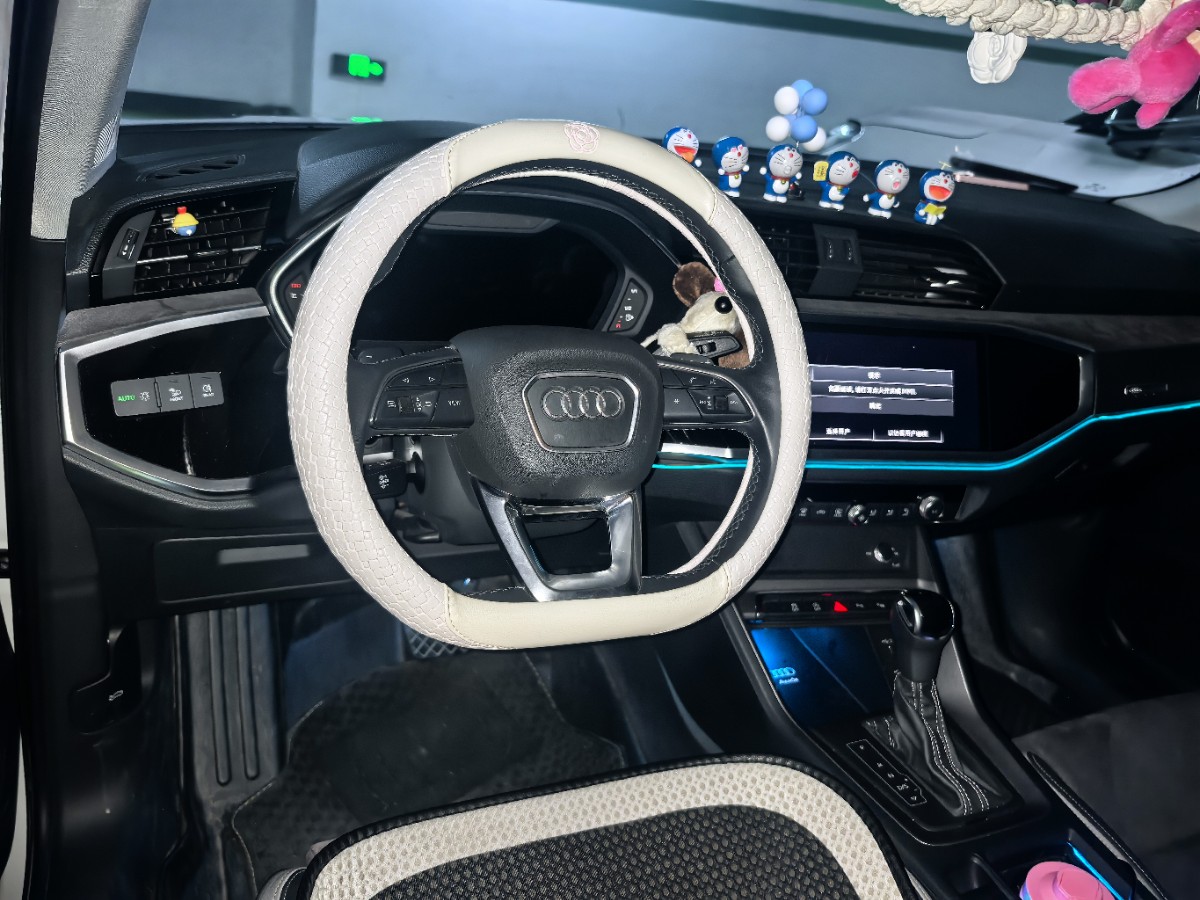 Audi Q3 2023 car image #5