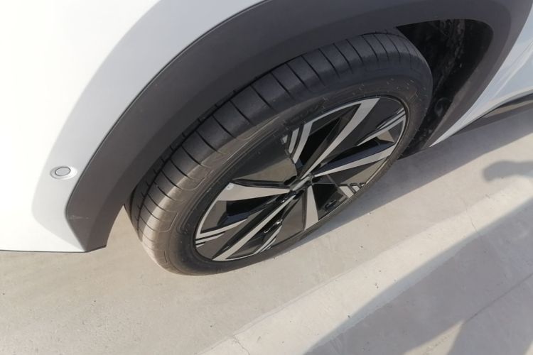 GEELY Boyue L 2026 immagine di auto #9