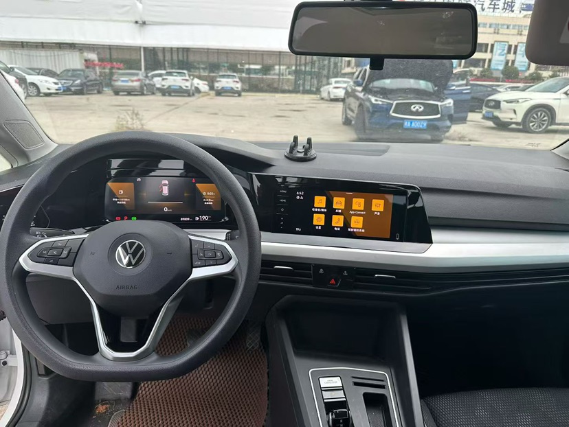 Volkswagen Golf 2023 #3 Volkswagen Golf 2023 صورة سيارة #3
