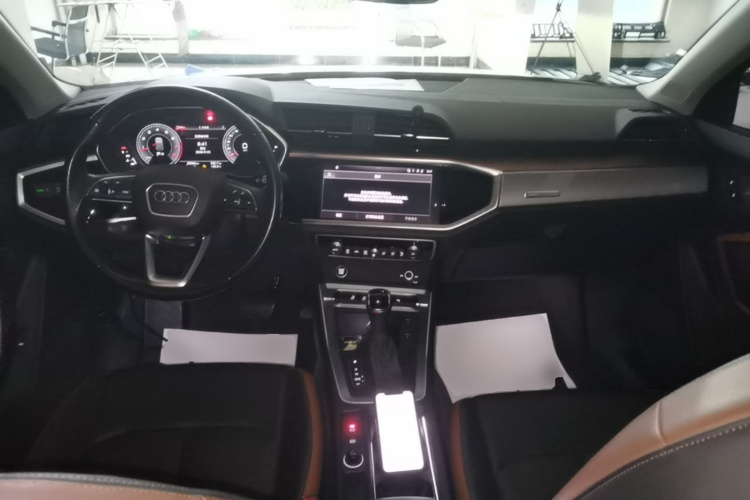 Audi Q3 2022 car image #10