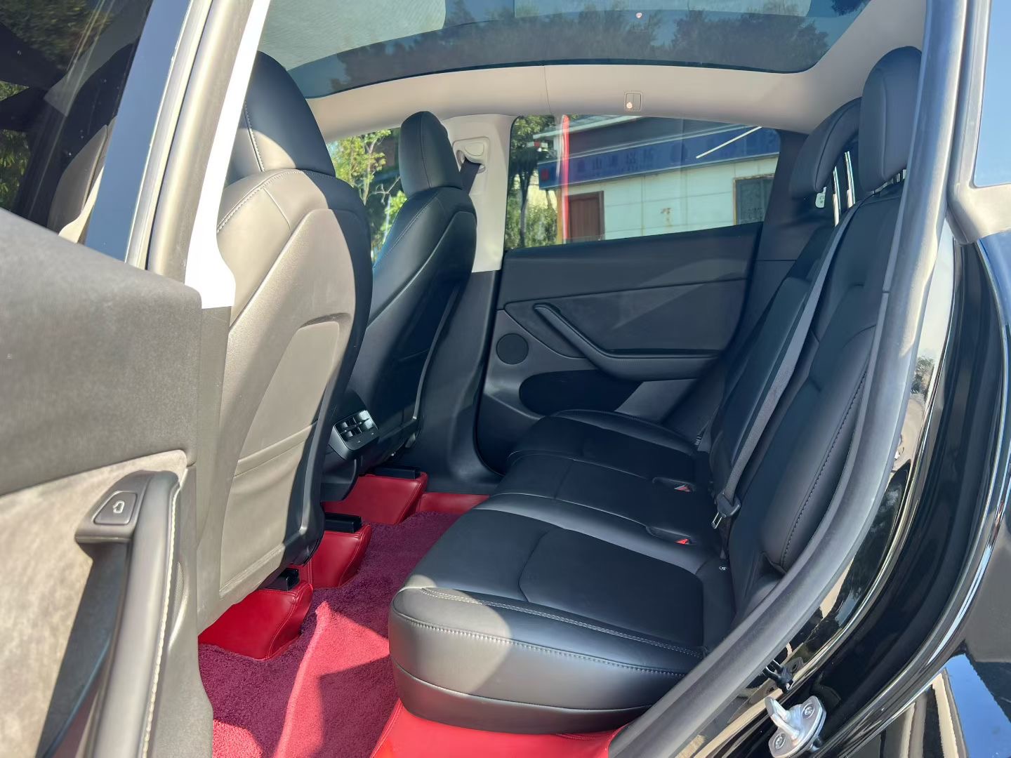 Tesla Model Y 2024 car image #8