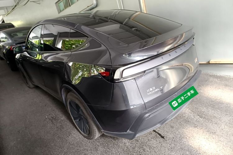 Tesla Model Y 2025 car image #5